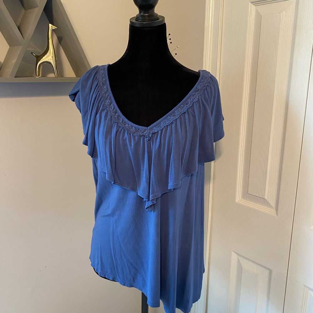 VENUS Blue Women's Top, double VNeck with ruffle design, Size Large, EUC